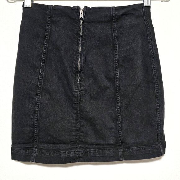 Free People Black Denim Stretch Mini Skirt Women's Size 4 Preppy Minimalist - Picture 2 of 7